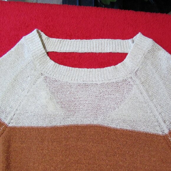 Maurices Lightweight Colorblock Sweater Chenille Back Cutout Crew Long Sleeve - Picture 4 of 8